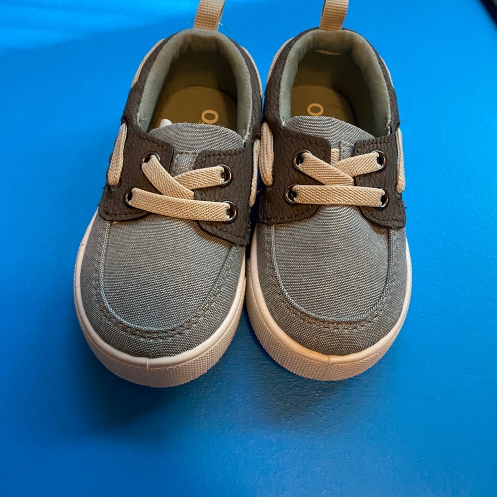 New in box toddler boys size 6 Oshkosh